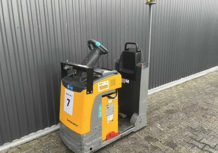 Jungheinrich EZS130 - Trattore elettrico: foto 1 Jungheinrich EZS130 - Trattore elettrico: foto 1