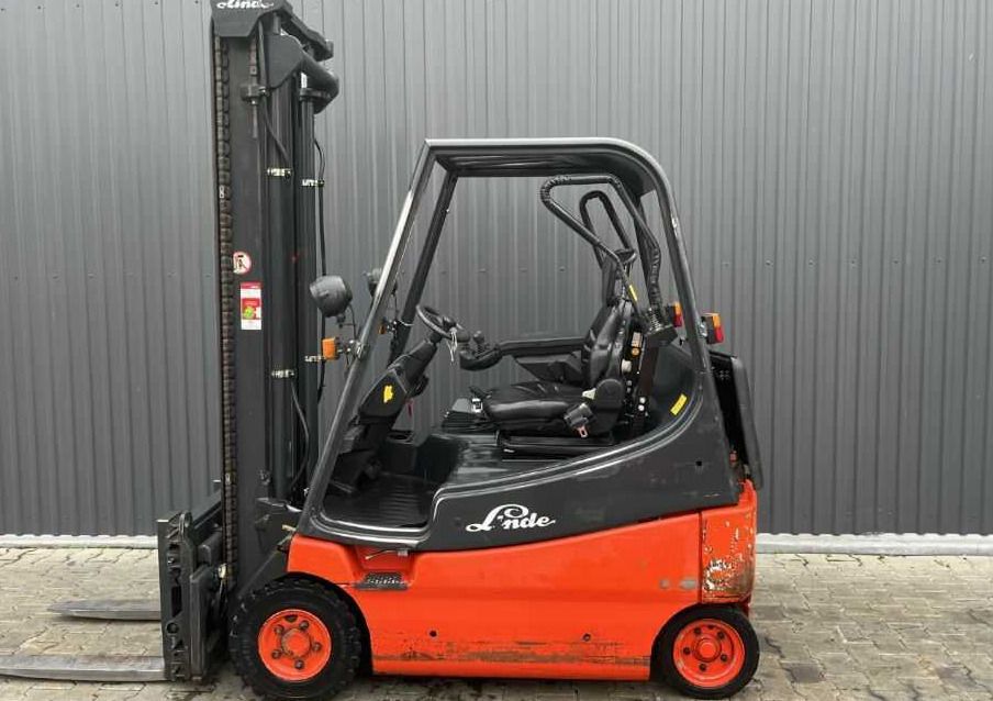 Linde E20 - Carrello elevatore elettrico: foto 2 Linde E20 - Carrello elevatore elettrico: foto 2