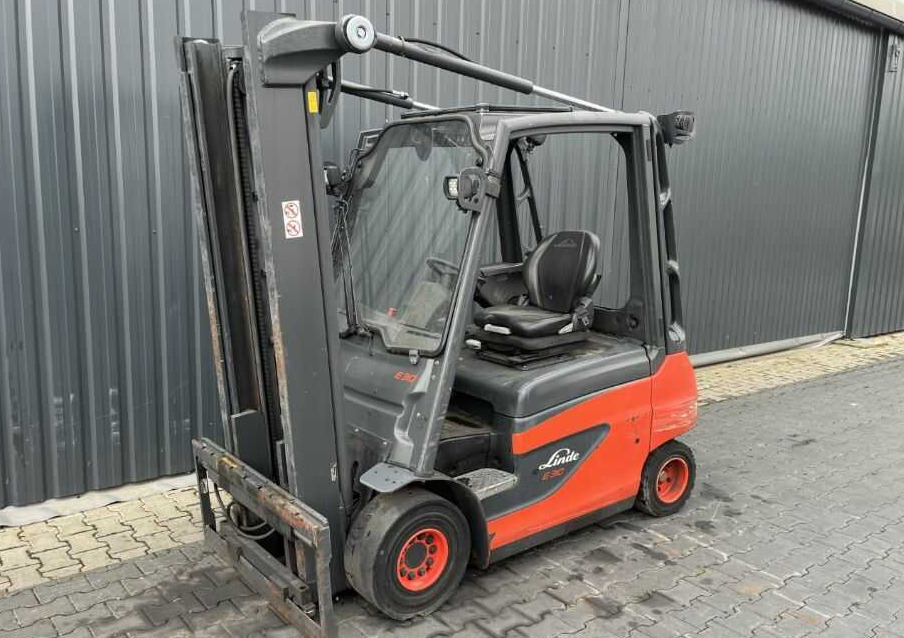 Linde E30-01 - Carrello elevatore elettrico: foto 1 Linde E30-01 - Carrello elevatore elettrico: foto 1