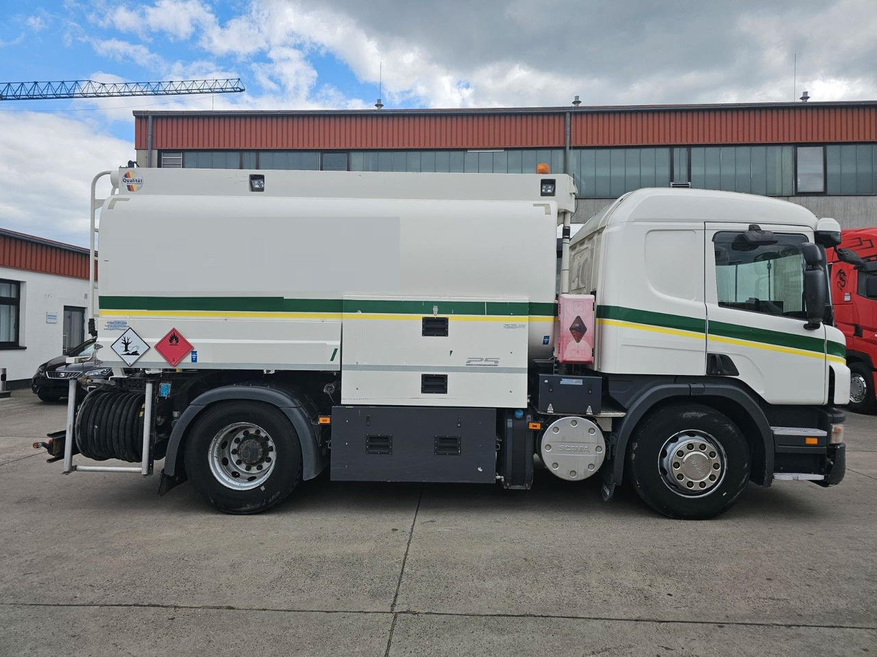 Scania P 360 * OBER/-UNTER * 3 KAMMER * BENZIN * - Camion cisterna: foto 4 Scania P 360 * OBER/-UNTER * 3 KAMMER * BENZIN * - Camion cisterna: foto 4
