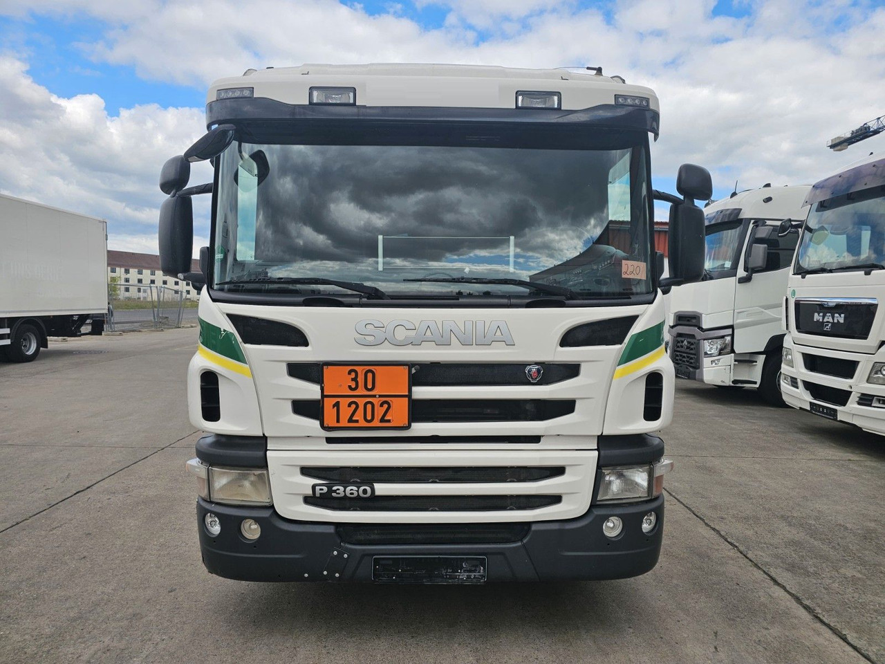 Scania P 360 * OBER/-UNTER * 3 KAMMER * BENZIN * - Camion cisterna: foto 2 Scania P 360 * OBER/-UNTER * 3 KAMMER * BENZIN * - Camion cisterna: foto 2