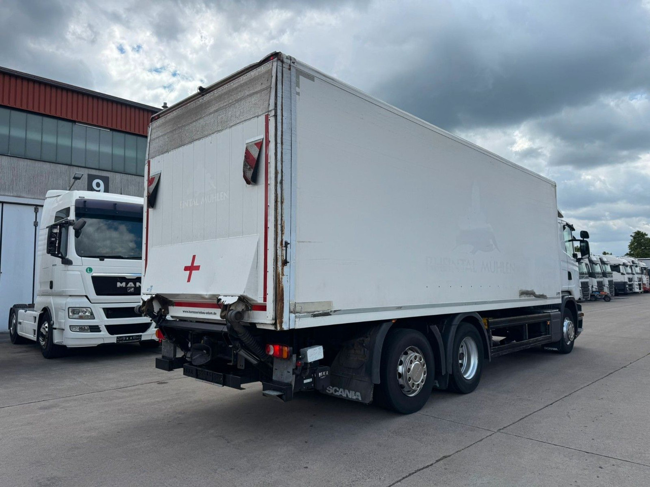 Scania P 380 * KOFFER * LBW 3 TON * LENK / LIFTACHSE * - Autocarro furgonato: foto 5 Scania P 380 * KOFFER * LBW 3 TON * LENK / LIFTACHSE * - Autocarro furgonato: foto 5