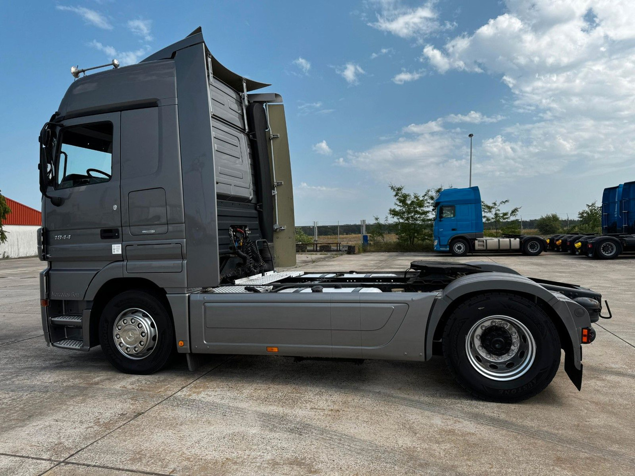 Mercedes-Benz ACTROS 1844 * AUTOMATIK * TOP * NEUE REIFEN - Trattore stradale: foto 5 Mercedes-Benz ACTROS 1844 * AUTOMATIK * TOP * NEUE REIFEN - Trattore stradale: foto 5