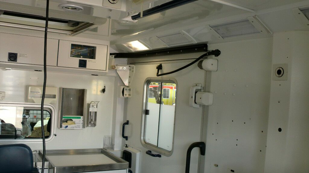 Mercedes-Benz Sprinter 516 CDI 4x4 WAS Koffer // Garantie // Mercedes-Benz Sprinter 516 CDI 4x4 WAS Koffer // Garantie // - Ambulanza: foto 4 Mercedes-Benz Sprinter 516 CDI 4x4 WAS Koffer // Garantie // Mercedes-Benz Sprinter 516 CDI 4x4 WAS Koffer // Garantie // - Ambulanza: foto 4