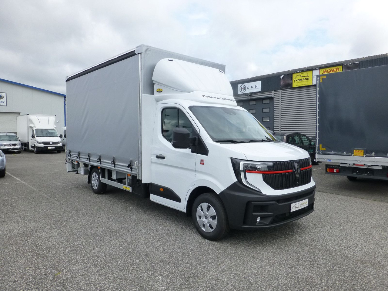 Renault NEW Master Pritsche Plane BÄR Ladebordwand - Furgone centinato: foto 2 Renault NEW Master Pritsche Plane BÄR Ladebordwand - Furgone centinato: foto 2