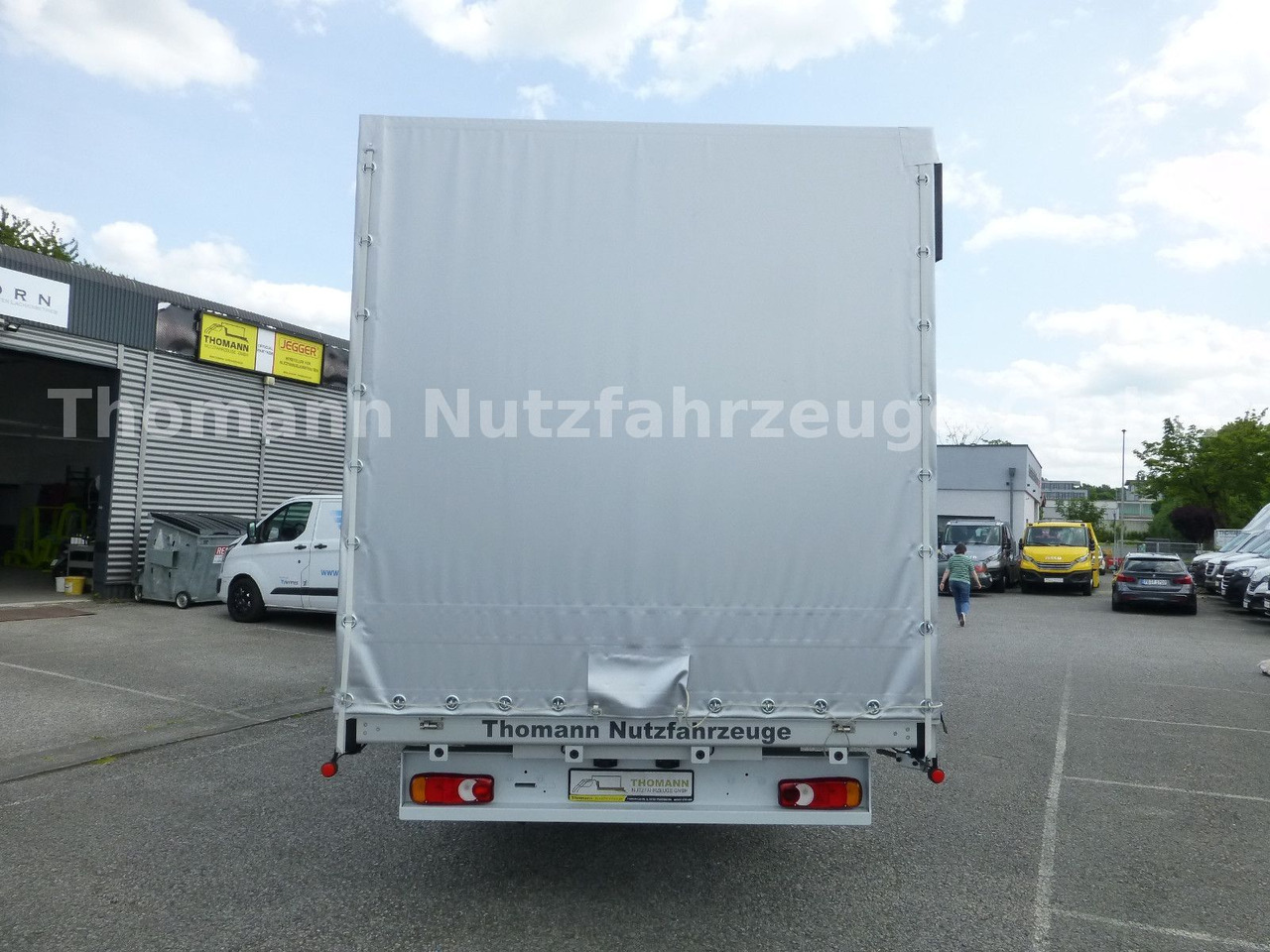 Furgone centinato Renault NEW Master Pritsche Plane Schlafkabine: foto 8 Furgone centinato Renault NEW Master Pritsche Plane Schlafkabine: foto 8