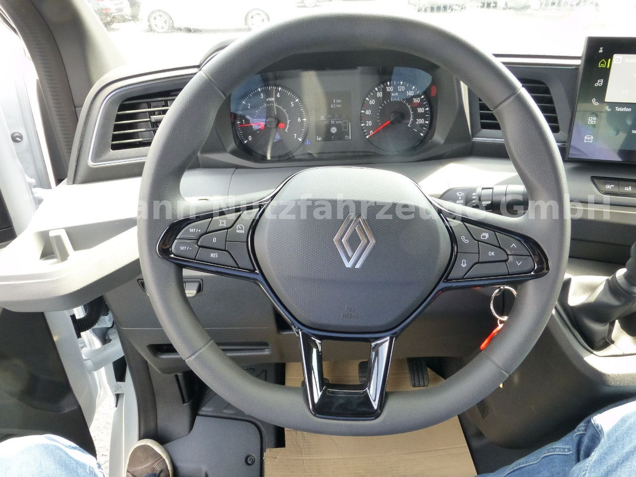 Furgone centinato Renault NEW Master Pritsche Plane Schlafkabine: foto 18 Furgone centinato Renault NEW Master Pritsche Plane Schlafkabine: foto 18