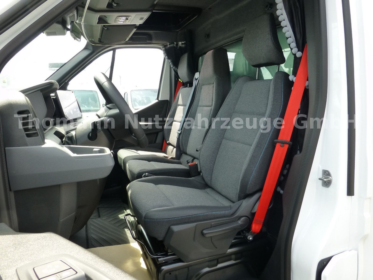 Furgone centinato Renault NEW Master Pritsche Plane Schlafkabine: foto 17 Furgone centinato Renault NEW Master Pritsche Plane Schlafkabine: foto 17