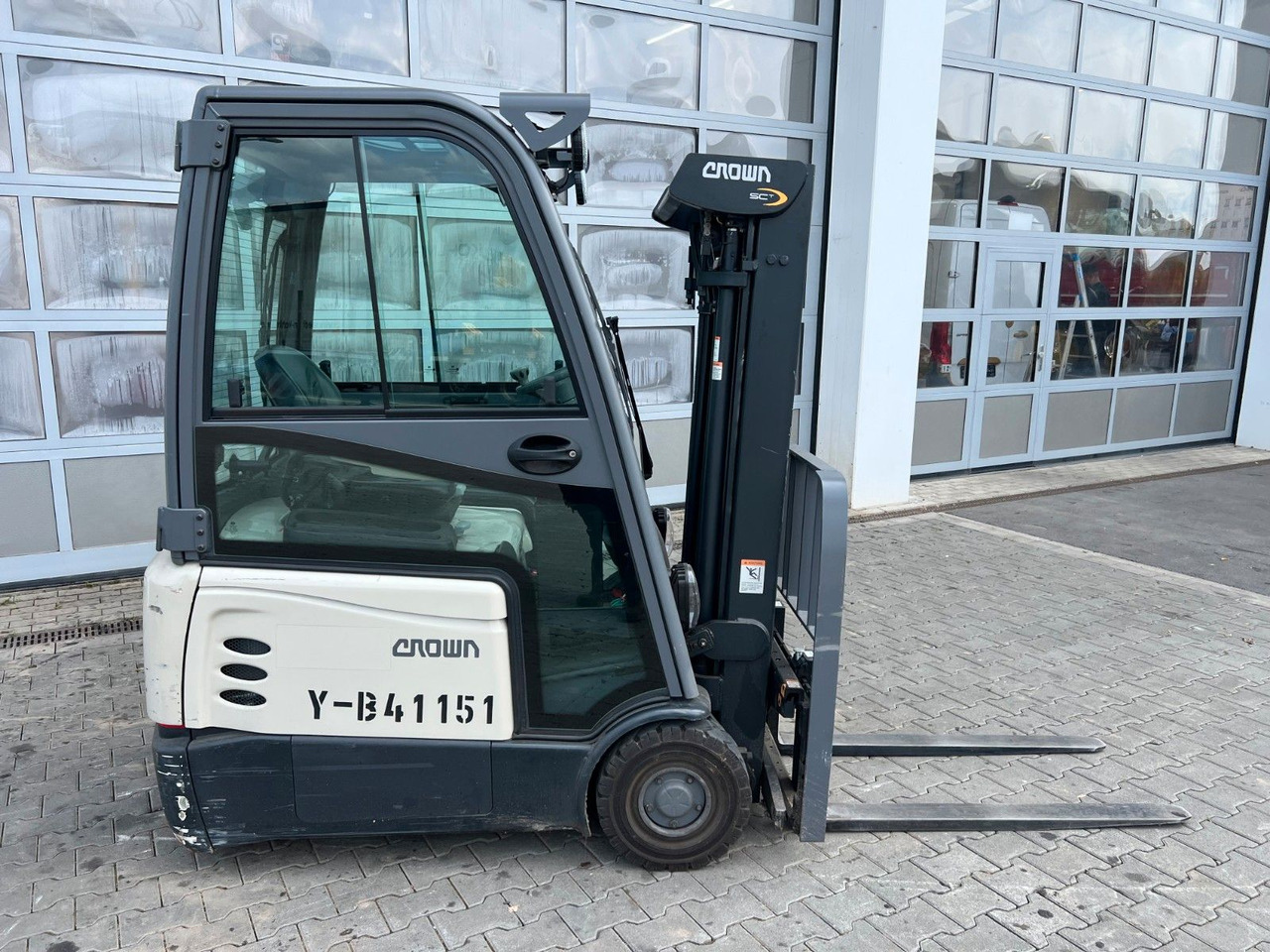 Crown SCT6020-1.3 / Triplex 4,3m / 1.227h / 2017 - Carrello elevatore elettrico: foto 2 Crown SCT6020-1.3 / Triplex 4,3m / 1.227h / 2017 - Carrello elevatore elettrico: foto 2