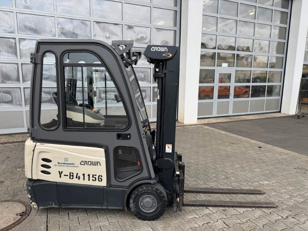 Crown SCT6020-1.3 / Triplex 4,3m / Batterie 06/2020 - Carrello elevatore elettrico: foto 2 Crown SCT6020-1.3 / Triplex 4,3m / Batterie 06/2020 - Carrello elevatore elettrico: foto 2