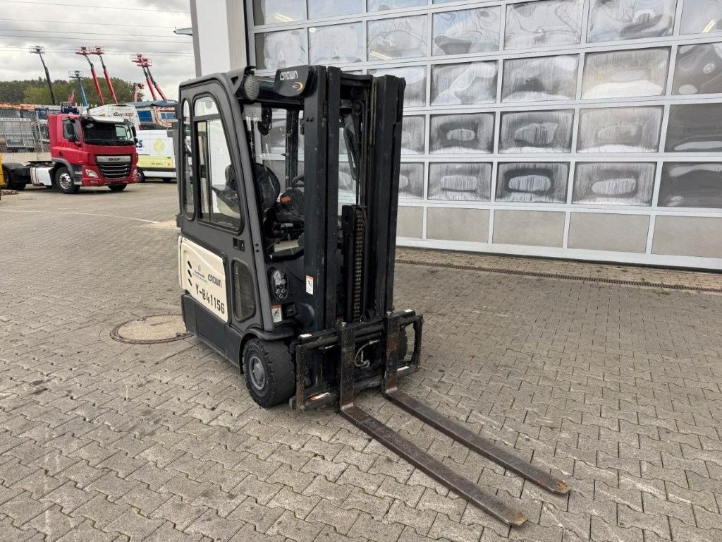 Crown SCT6020-1.3 / Triplex 4,3m / Batterie 06/2020 - Carrello elevatore elettrico: foto 3 Crown SCT6020-1.3 / Triplex 4,3m / Batterie 06/2020 - Carrello elevatore elettrico: foto 3