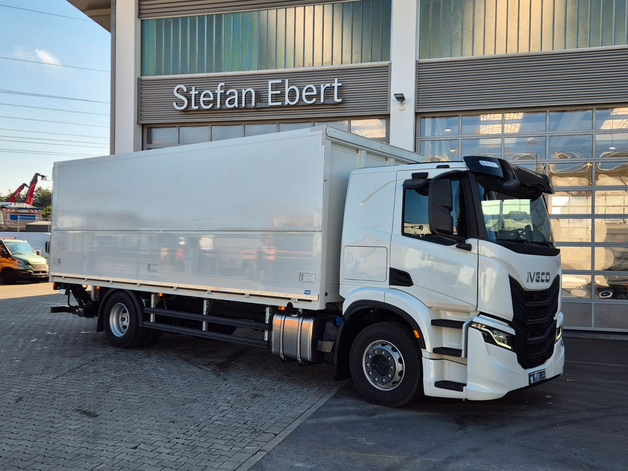 Iveco AT190S40/FP Böse Schwenkwand LBW AHK - Autocarro furgonato: foto 4 Iveco AT190S40/FP Böse Schwenkwand LBW AHK - Autocarro furgonato: foto 4