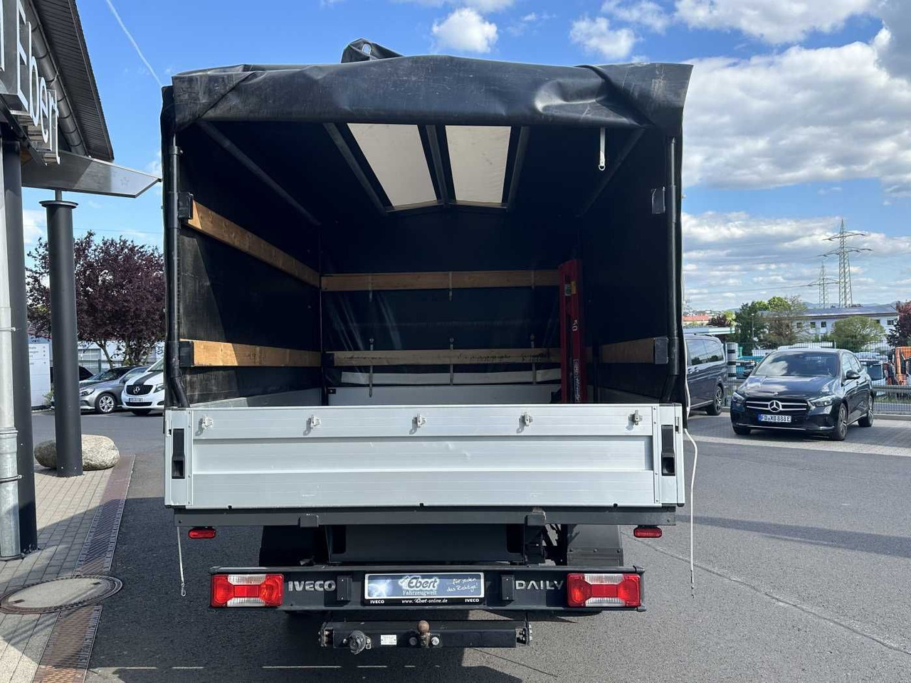 Iveco Daily 35S14 Pritsche+Plane *AHK*Ladekran*7-Sitze - Furgone con cassone fisso: foto 4 Iveco Daily 35S14 Pritsche+Plane *AHK*Ladekran*7-Sitze - Furgone con cassone fisso: foto 4