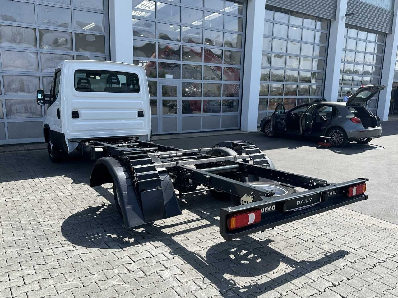 Iveco Daily 50C18 H 3.0L *R4.350mm*Klima* - Autocarro telaio: foto 3 Iveco Daily 50C18 H 3.0L *R4.350mm*Klima* - Autocarro telaio: foto 3