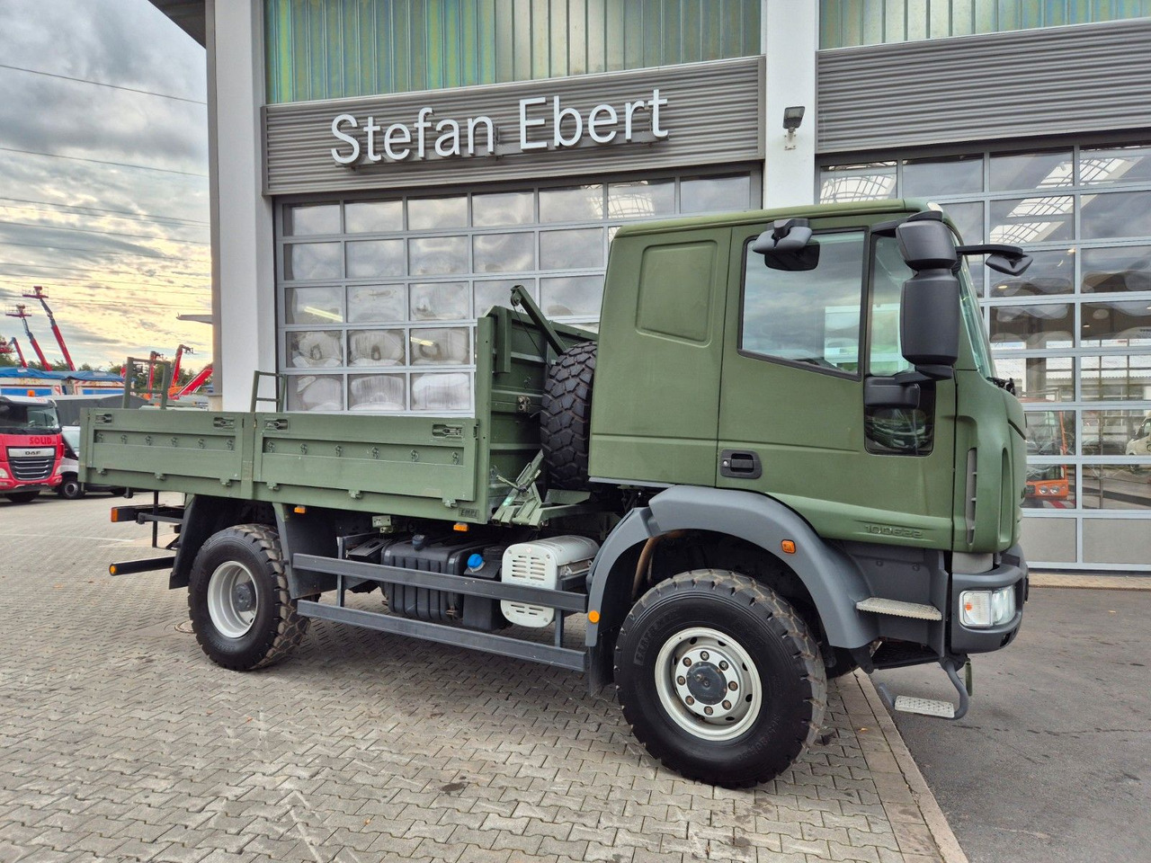 Iveco Eurocargo ML100E22WM-BW 4x4 Pritsche L-Haus Bett - Autocarro con pianale/ Cassone fisso: foto 4 Iveco Eurocargo ML100E22WM-BW 4x4 Pritsche L-Haus Bett - Autocarro con pianale/ Cassone fisso: foto 4