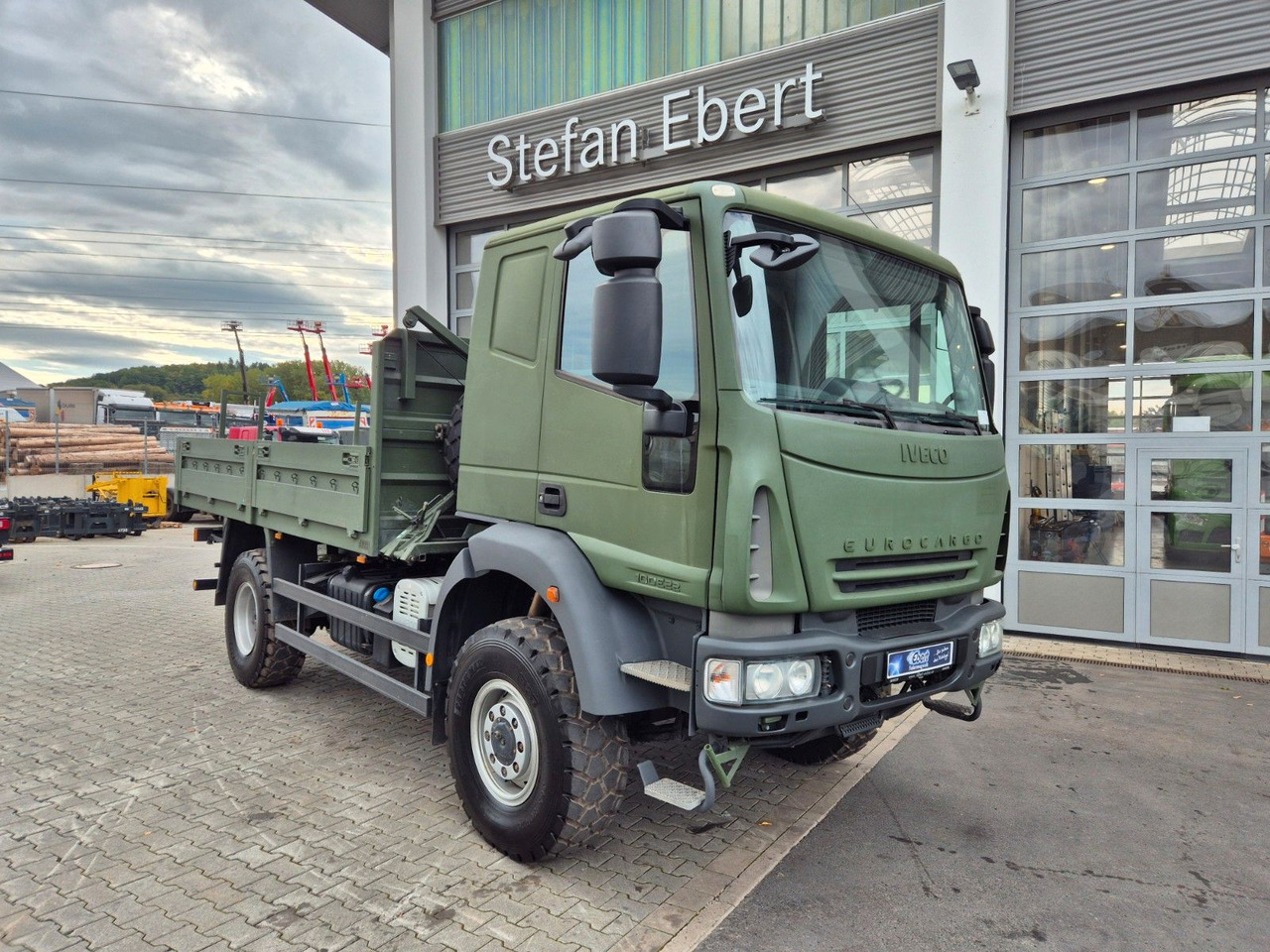 Iveco Eurocargo ML100E22WM-BW 4x4 Pritsche L-Haus Bett - Autocarro con pianale/ Cassone fisso: foto 2 Iveco Eurocargo ML100E22WM-BW 4x4 Pritsche L-Haus Bett - Autocarro con pianale/ Cassone fisso: foto 2