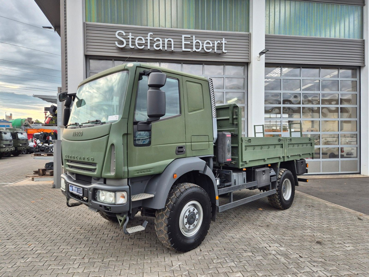 Iveco Eurocargo ML100E22WM-BW 4x4 Pritsche L-Haus Bett - Autocarro con pianale/ Cassone fisso: foto 3 Iveco Eurocargo ML100E22WM-BW 4x4 Pritsche L-Haus Bett - Autocarro con pianale/ Cassone fisso: foto 3