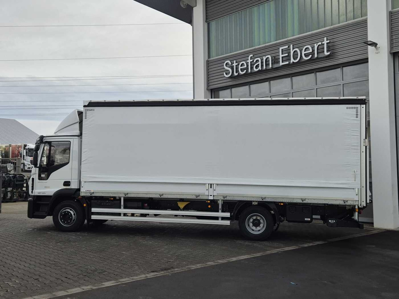 Iveco Eurocargo ML140E28/P LBW Bär Schiebeplane AHK - Camion centinato: foto 5 Iveco Eurocargo ML140E28/P LBW Bär Schiebeplane AHK - Camion centinato: foto 5