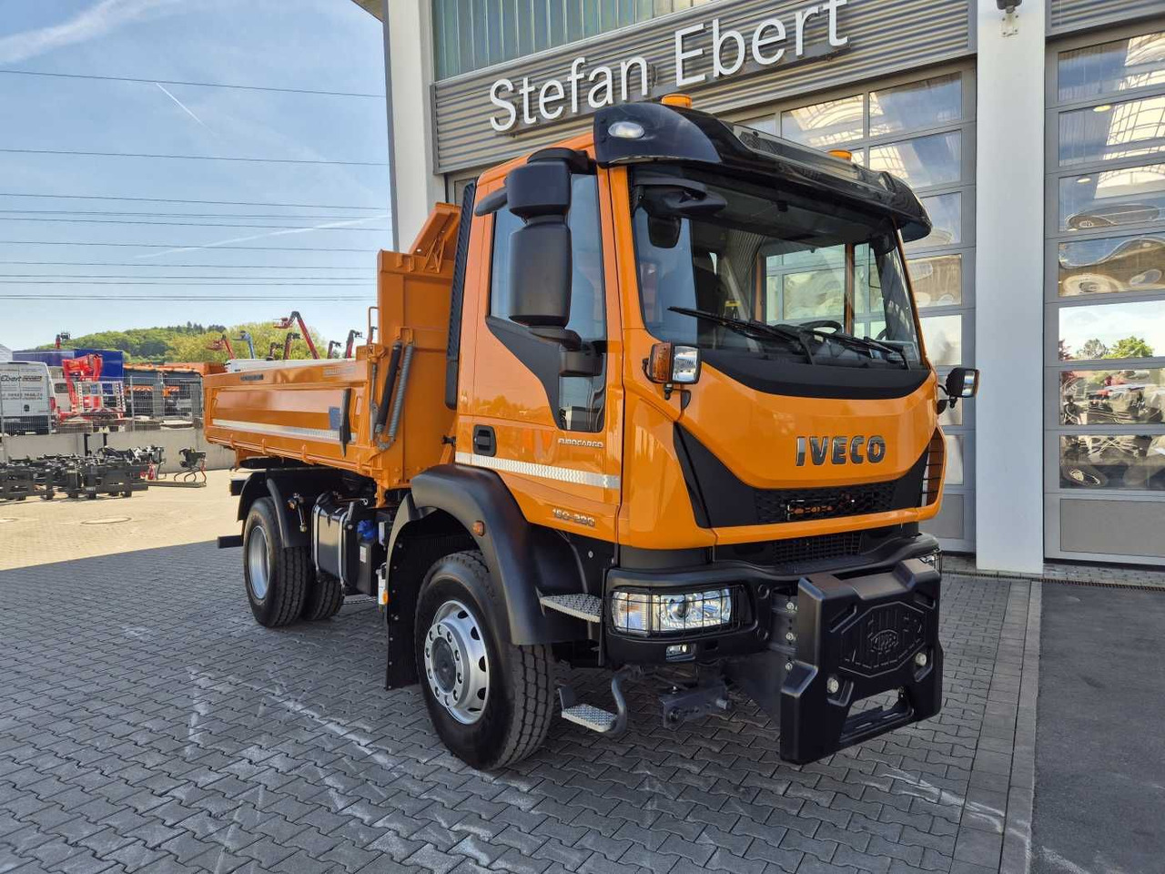 Iveco Eurocargo ML150E28W 4x4 Winterdienst Vorb. 2xAHK - Autocarro ribaltabile: foto 3 Iveco Eurocargo ML150E28W 4x4 Winterdienst Vorb. 2xAHK - Autocarro ribaltabile: foto 3