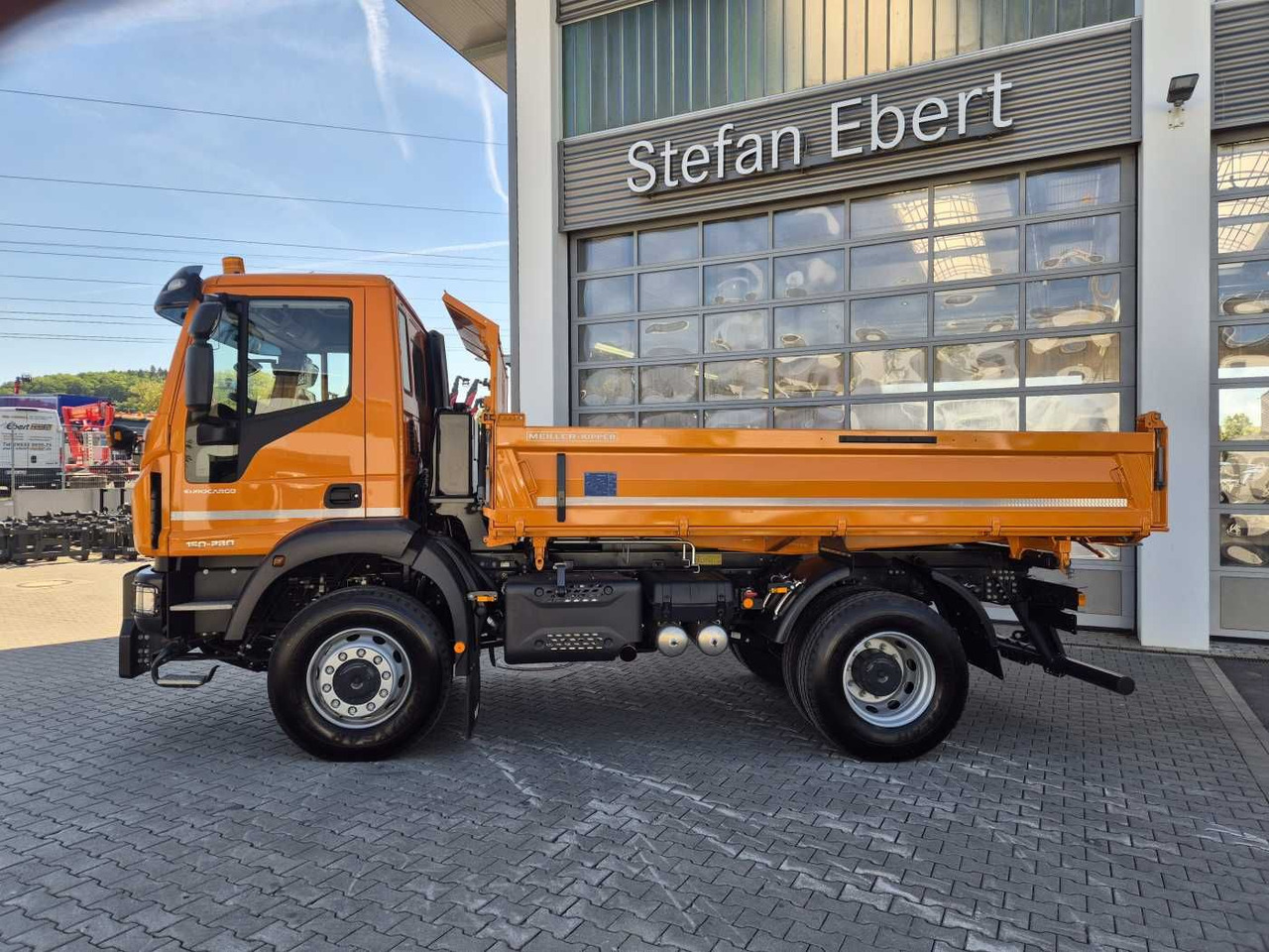 Iveco Eurocargo ML150E28W 4x4 Winterdienst Vorb. 2xAHK - Autocarro ribaltabile: foto 4 Iveco Eurocargo ML150E28W 4x4 Winterdienst Vorb. 2xAHK - Autocarro ribaltabile: foto 4