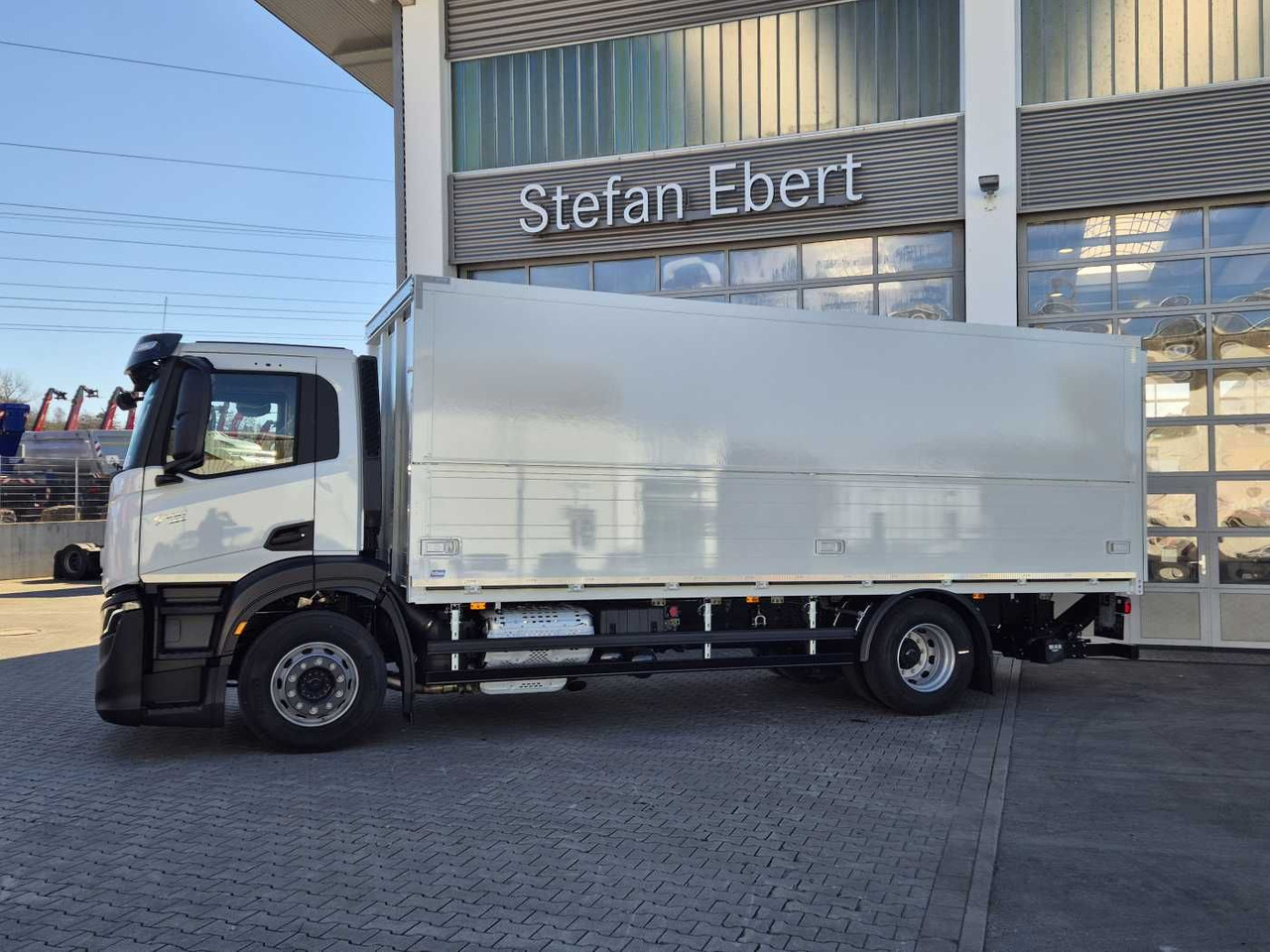 Iveco S-Way AD190S40/FP Böse Schwenkwand LBW 2x AHK - Autocarro trasporto di bevande: foto 3 Iveco S-Way AD190S40/FP Böse Schwenkwand LBW 2x AHK - Autocarro trasporto di bevande: foto 3
