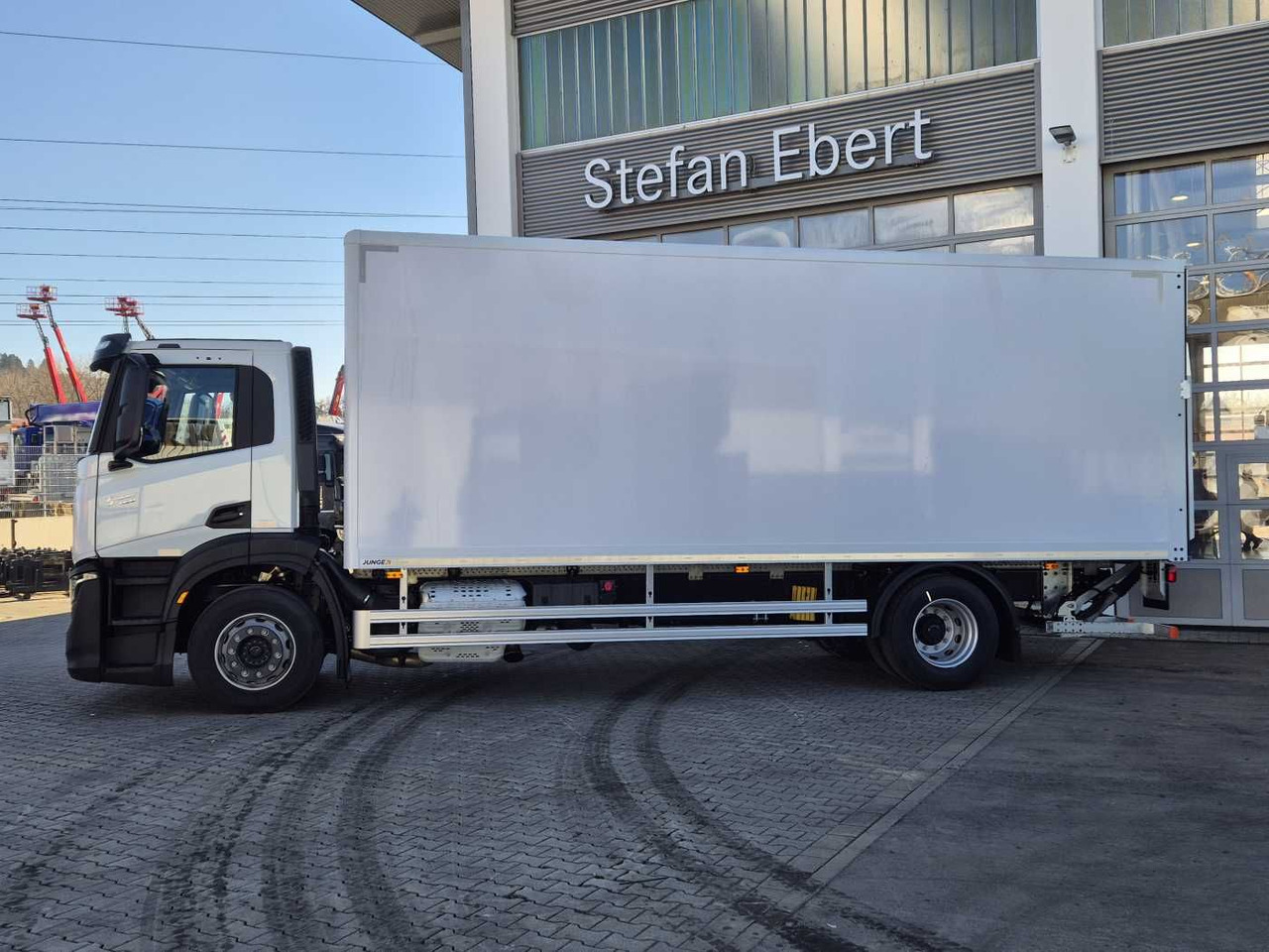 Iveco S-Way AD190S40/P Junge AHK LBW 2.000kg - Autocarro furgonato: foto 5 Iveco S-Way AD190S40/P Junge AHK LBW 2.000kg - Autocarro furgonato: foto 5