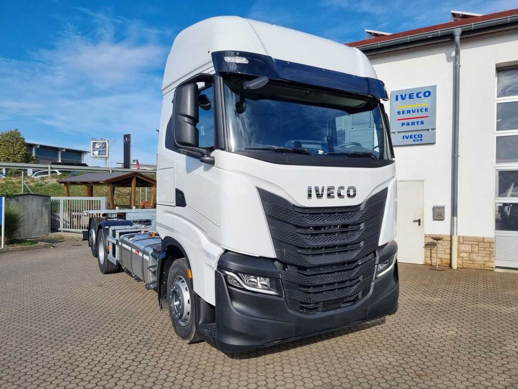 Iveco S-Way AS260S46 6x2 BDF-Wechsler Intarder 2x vorh Iveco S-Way AS260S46 6x2 BDF-Wechsler Intarder 2x vorh - Autocarro portacontainer/ Caisse interchangeable: foto 1 Iveco S-Way AS260S46 6x2 BDF-Wechsler Intarder 2x vorh Iveco S-Way AS260S46 6x2 BDF-Wechsler Intarder 2x vorh - Autocarro portacontainer/ Caisse interchangeable: foto 1