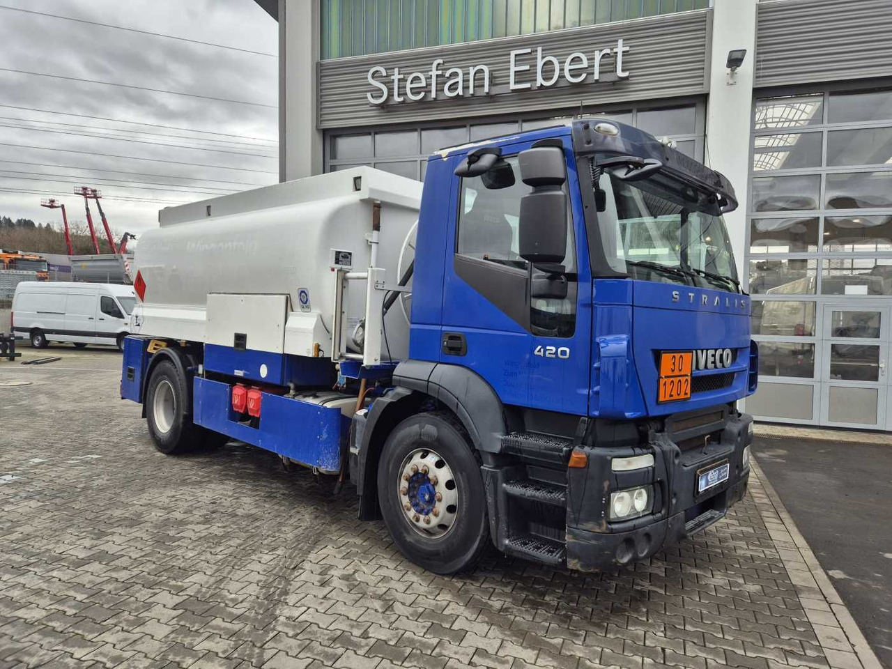 Iveco Stralis AD190S42/P 14.000L Lindner&Fischer - Camion cisterna: foto 2 Iveco Stralis AD190S42/P 14.000L Lindner&Fischer - Camion cisterna: foto 2