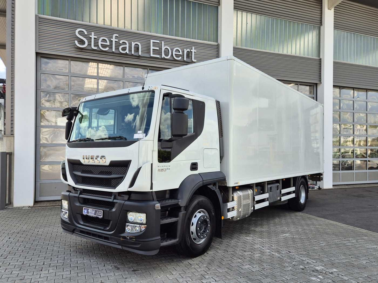 Iveco Stralis AT190S42/FP-D LBW Bär 1.500kg faltbar - Autocarro furgonato: foto 2 Iveco Stralis AT190S42/FP-D LBW Bär 1.500kg faltbar - Autocarro furgonato: foto 2