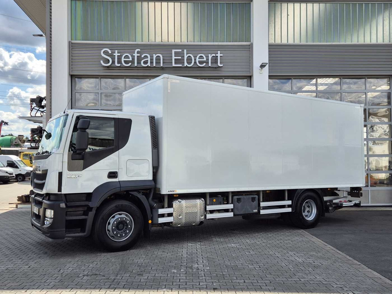 Iveco Stralis AT190S42/FP-D LBW Bär 1.500kg faltbar - Autocarro furgonato: foto 4 Iveco Stralis AT190S42/FP-D LBW Bär 1.500kg faltbar - Autocarro furgonato: foto 4