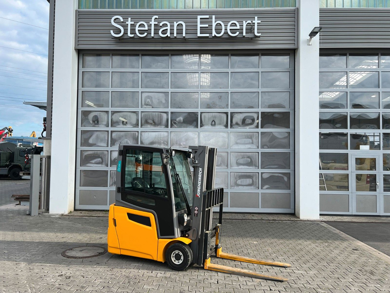 Jungheinrich EFG 215 / Triplex: 4.25m! / SS / 4.029h - Carrello elevatore elettrico: foto 1 Jungheinrich EFG 215 / Triplex: 4.25m! / SS / 4.029h - Carrello elevatore elettrico: foto 1