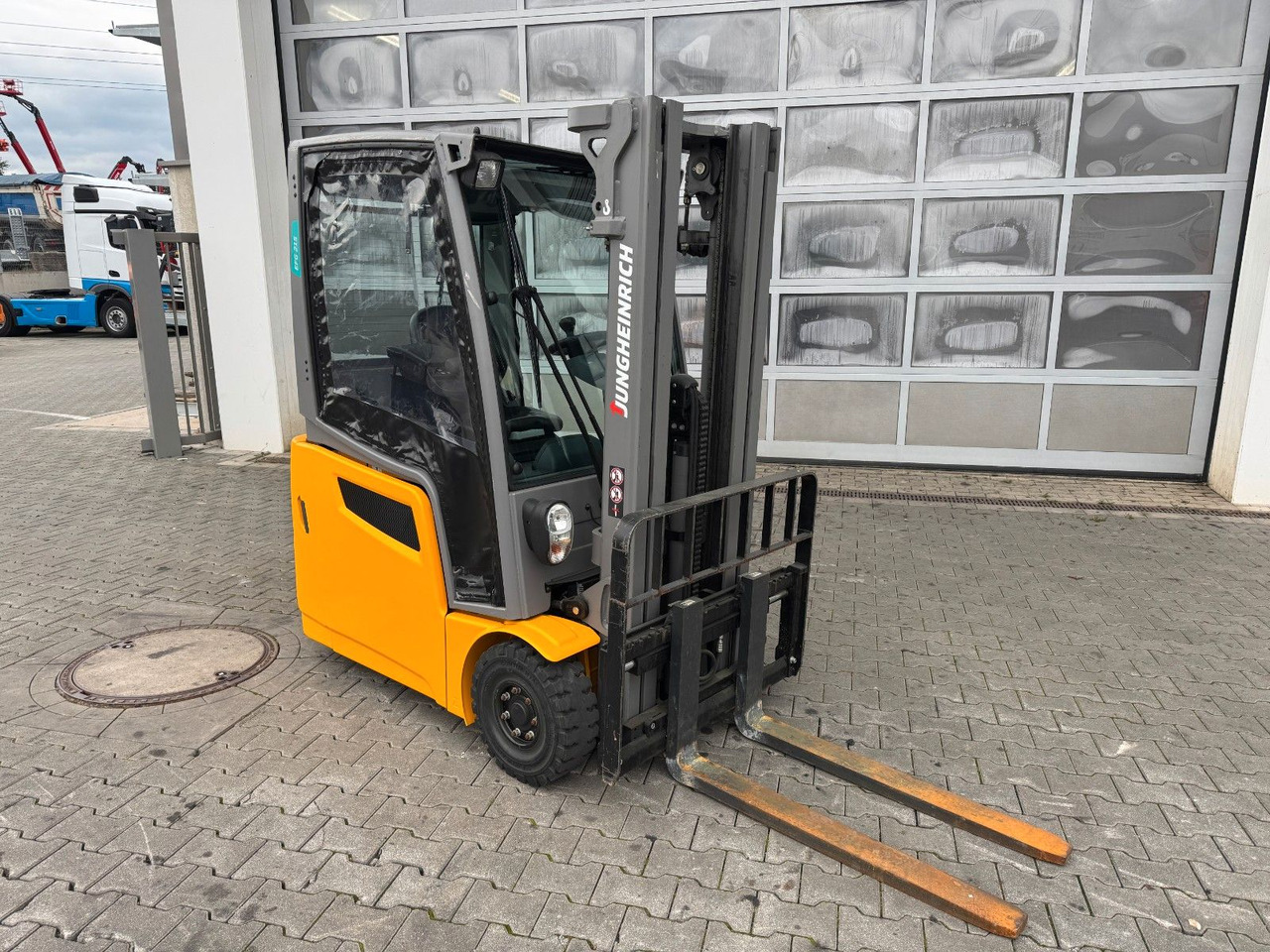 Jungheinrich EFG 215 / Triplex: 4.25m! / SS / 4.168h / 2024 - Carrello elevatore elettrico: foto 3 Jungheinrich EFG 215 / Triplex: 4.25m! / SS / 4.168h / 2024 - Carrello elevatore elettrico: foto 3