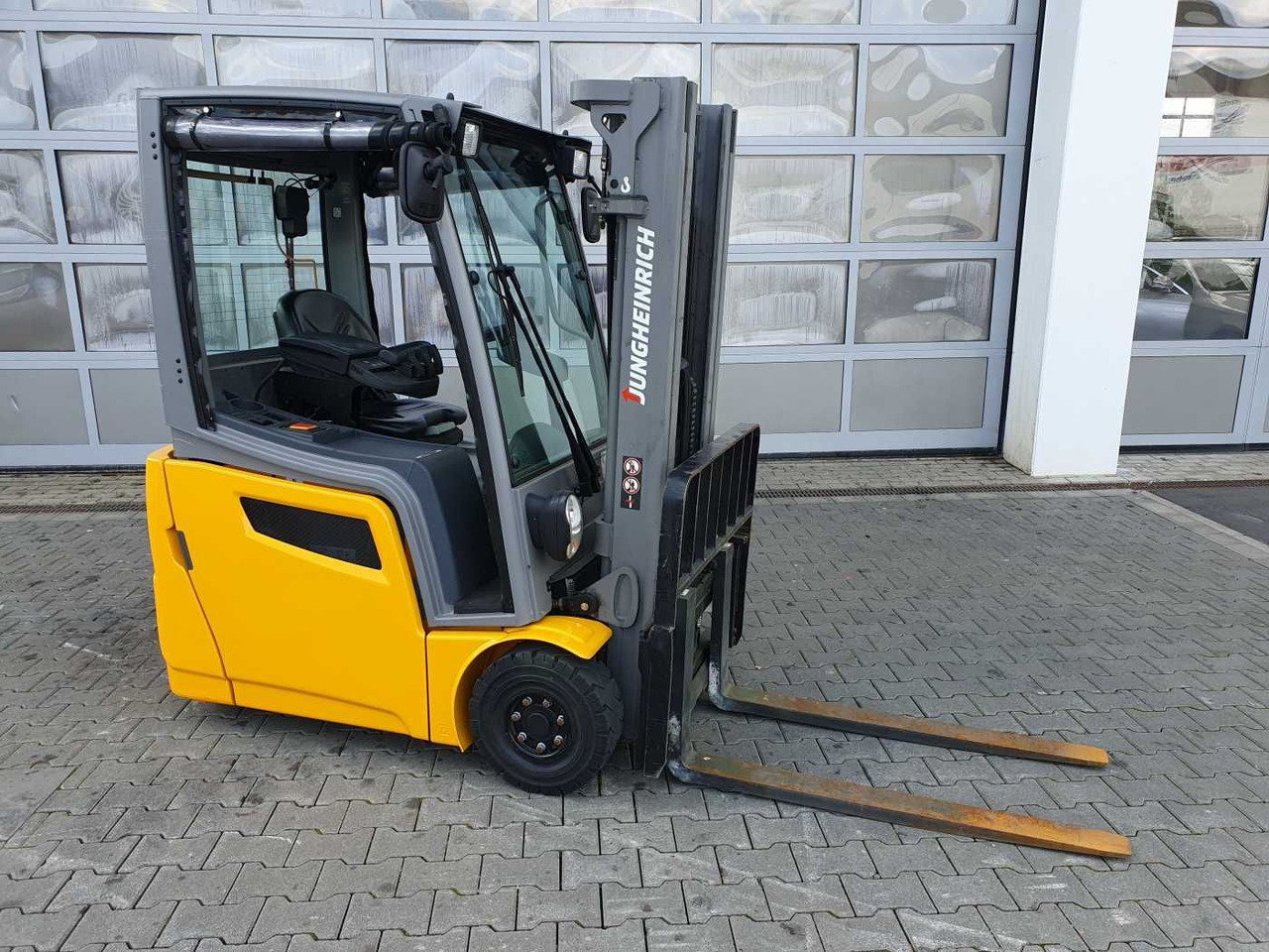 Jungheinrich EFG 215 / Triplex: 4.25m! / SS / nur 2.184h! - Carrello elevatore elettrico: foto 2 Jungheinrich EFG 215 / Triplex: 4.25m! / SS / nur 2.184h! - Carrello elevatore elettrico: foto 2