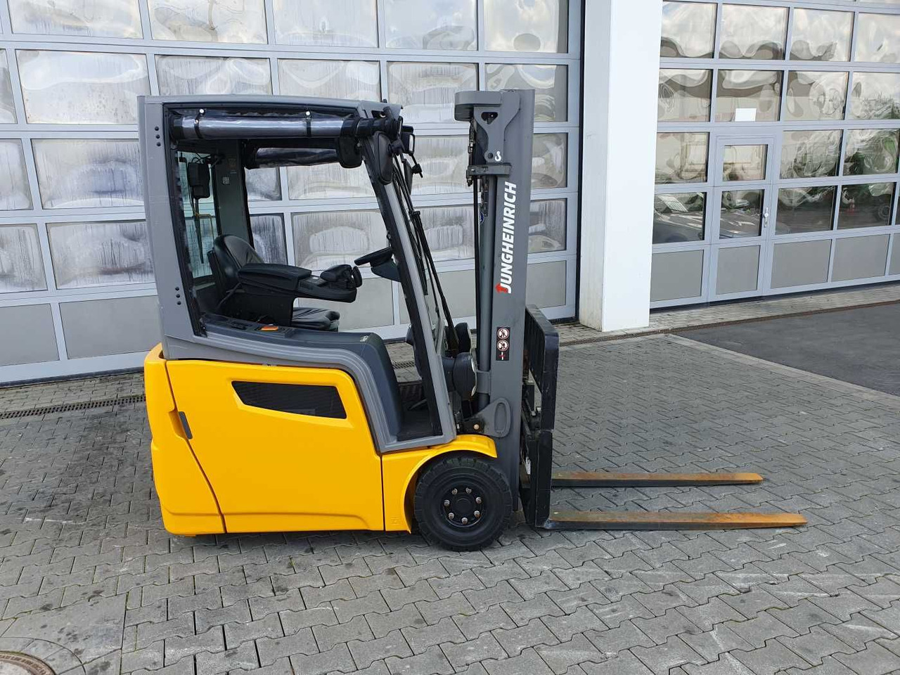 Jungheinrich EFG 215 / Triplex: 4.25m! / SS / nur 2.184h! - Carrello elevatore elettrico: foto 3 Jungheinrich EFG 215 / Triplex: 4.25m! / SS / nur 2.184h! - Carrello elevatore elettrico: foto 3