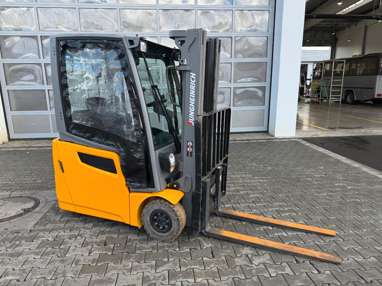 Jungheinrich EFG 215 / Triplex: 4.25m! / SS / nur 3.092h! - Carrello elevatore elettrico: foto 5 Jungheinrich EFG 215 / Triplex: 4.25m! / SS / nur 3.092h! - Carrello elevatore elettrico: foto 5