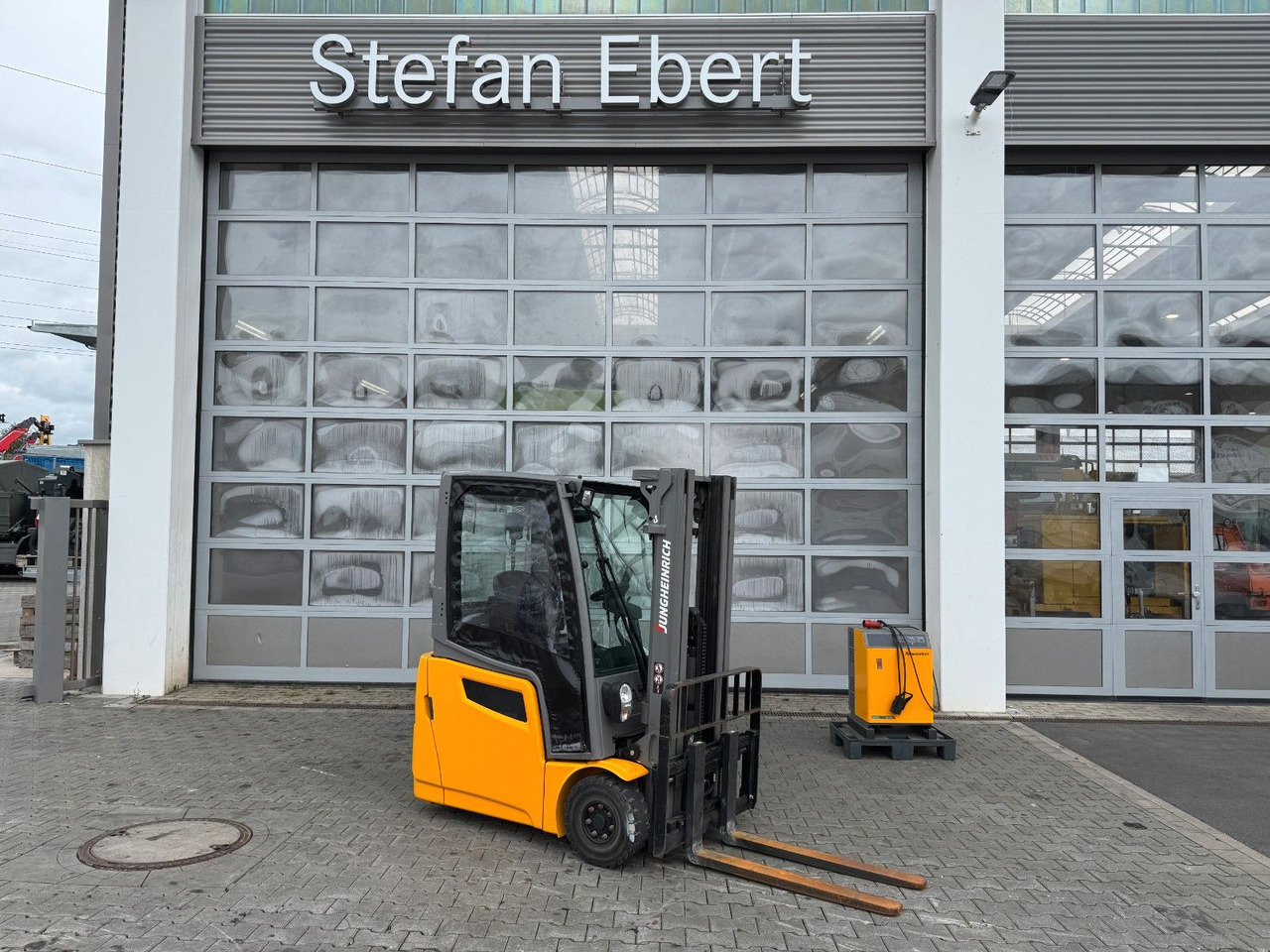Jungheinrich EFG 215 / Triplex: 4.25m! / SS / nur 3.298h! - Carrello elevatore elettrico: foto 1 Jungheinrich EFG 215 / Triplex: 4.25m! / SS / nur 3.298h! - Carrello elevatore elettrico: foto 1