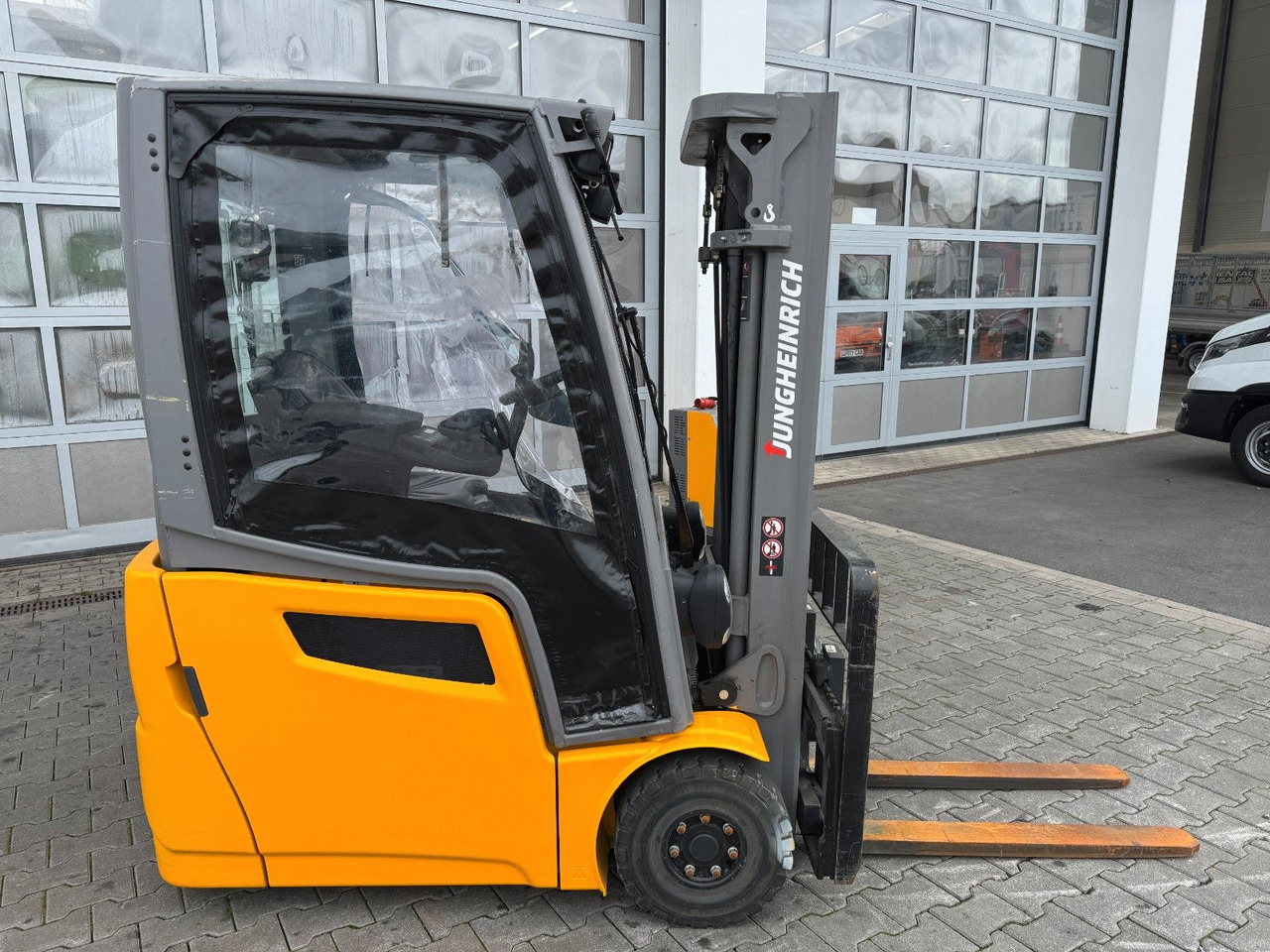 Jungheinrich EFG 215 / Triplex: 4.25m! / SS / nur 3.298h! - Carrello elevatore elettrico: foto 2 Jungheinrich EFG 215 / Triplex: 4.25m! / SS / nur 3.298h! - Carrello elevatore elettrico: foto 2