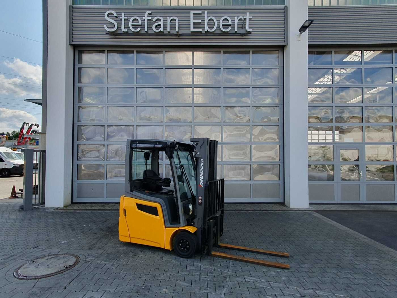 Jungheinrich EFG 215 / Triplex: 4.25m! / SS / nur 3.488h! - Carrello elevatore elettrico: foto 1 Jungheinrich EFG 215 / Triplex: 4.25m! / SS / nur 3.488h! - Carrello elevatore elettrico: foto 1