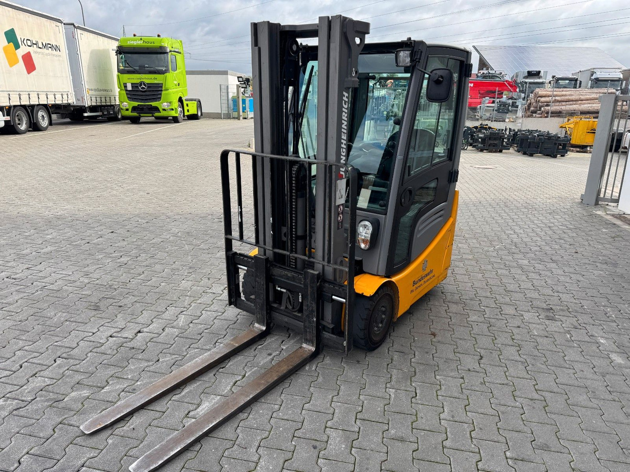 Jungheinrich EFG 215 / Triplex: 4.25m! / SS / nur 716h! - Carrello elevatore elettrico: foto 5 Jungheinrich EFG 215 / Triplex: 4.25m! / SS / nur 716h! - Carrello elevatore elettrico: foto 5