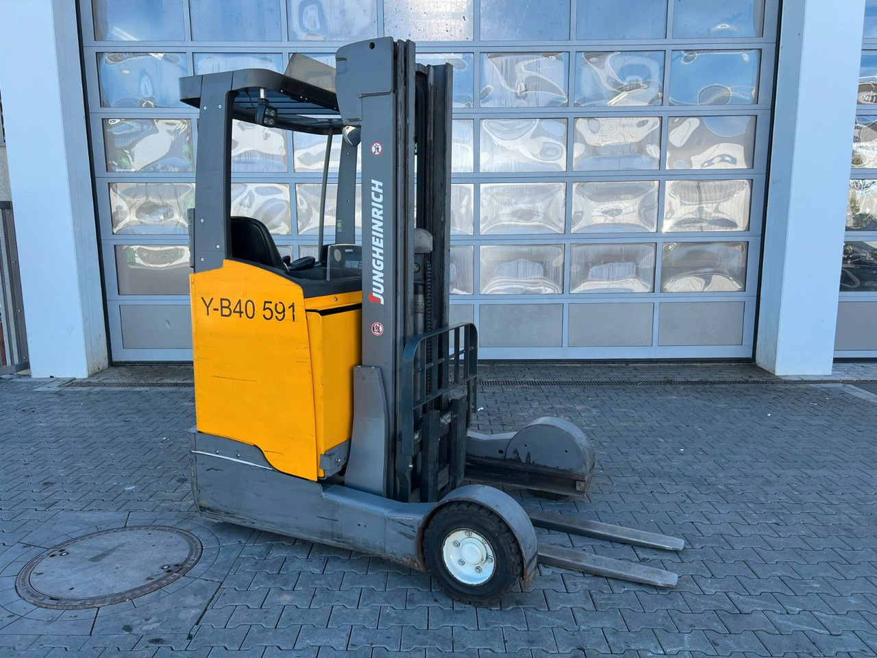 Jungheinrich ETV C16 / 2.836h / Hubhöhe: 5.720mm - Carrello retrattile: foto 2 Jungheinrich ETV C16 / 2.836h / Hubhöhe: 5.720mm - Carrello retrattile: foto 2