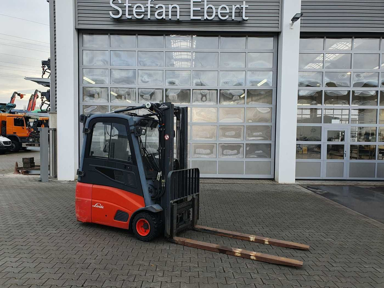 Linde E18 - 01 / Triplex: 4.50m! / SS / nur 5.672h! - Carrello elevatore elettrico: foto 1 Linde E18 - 01 / Triplex: 4.50m! / SS / nur 5.672h! - Carrello elevatore elettrico: foto 1