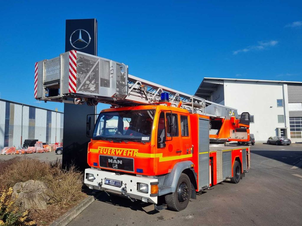 MAN 15.284LC Metz DLK 23-12 Feuerwehr Drehleiter - Camion con gru: foto 1 MAN 15.284LC Metz DLK 23-12 Feuerwehr Drehleiter - Camion con gru: foto 1