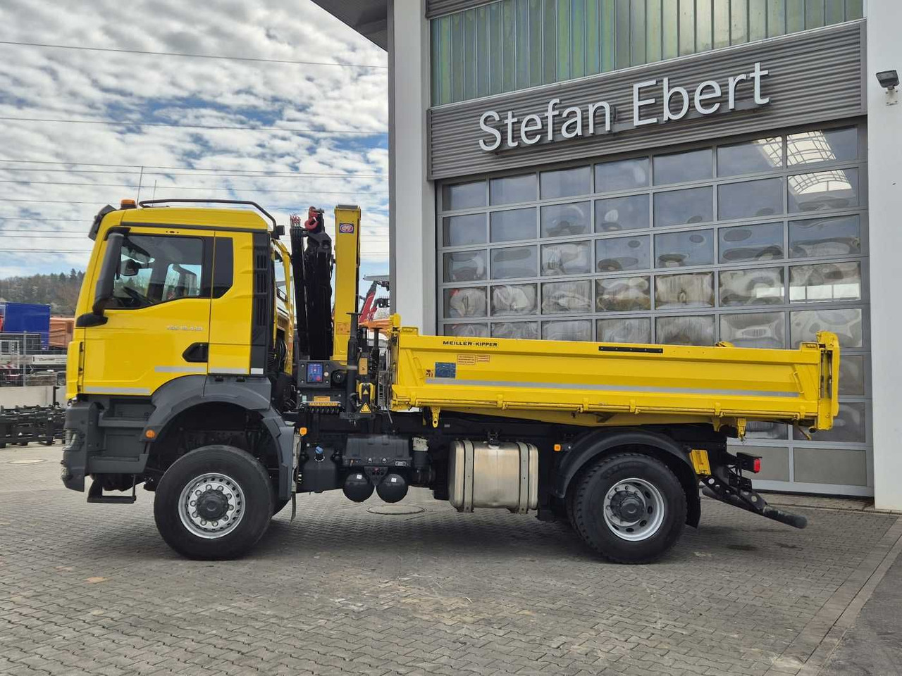 MAN TGS 18.430 4x4 BL Kran HMF 1130K-RCS Funk AHK - Autocarro ribaltabile: foto 4 MAN TGS 18.430 4x4 BL Kran HMF 1130K-RCS Funk AHK - Autocarro ribaltabile: foto 4
