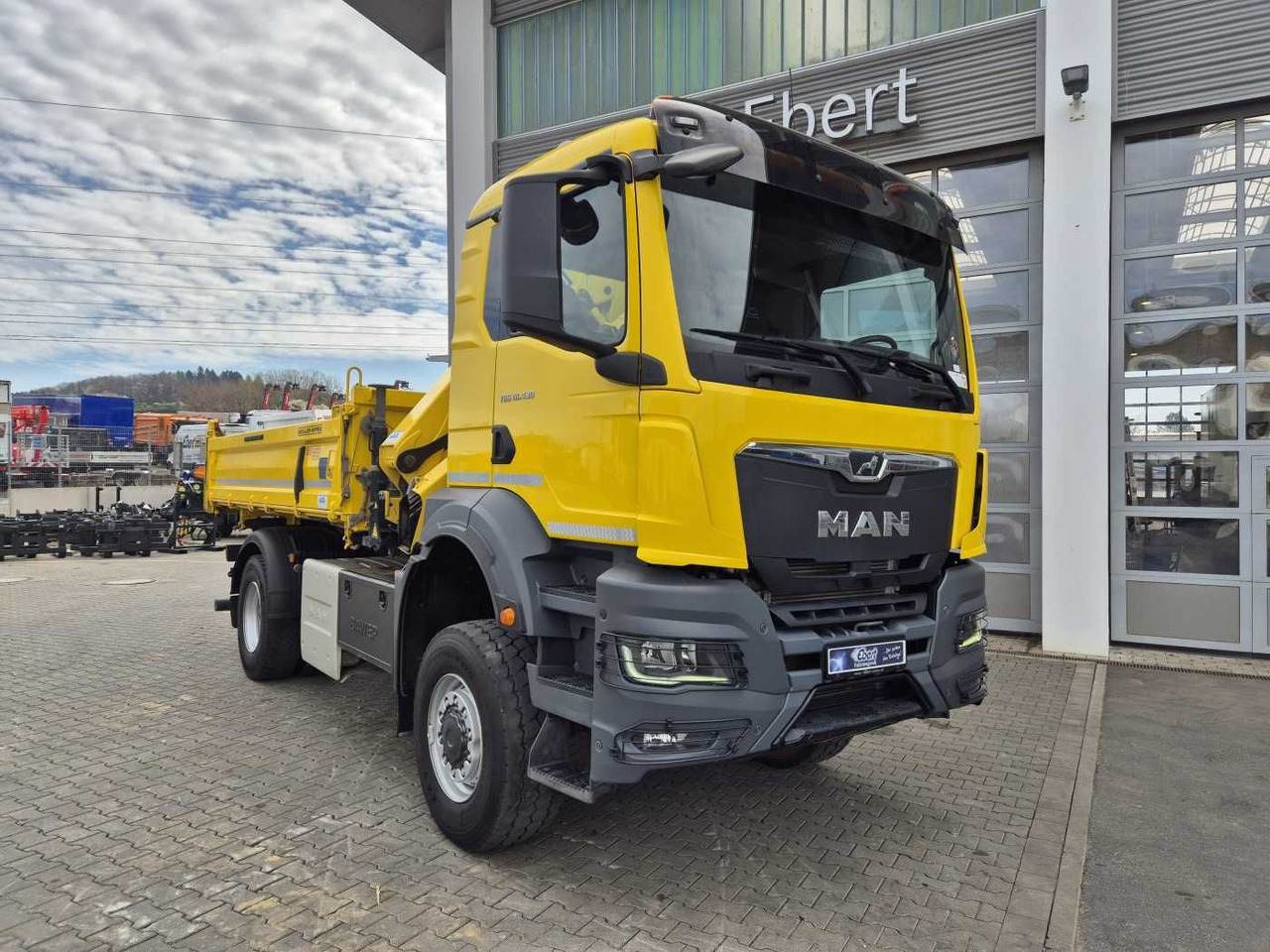 MAN TGS 18.430 4x4 BL Kran HMF 1130K-RCS Funk AHK - Autocarro ribaltabile: foto 3 MAN TGS 18.430 4x4 BL Kran HMF 1130K-RCS Funk AHK - Autocarro ribaltabile: foto 3