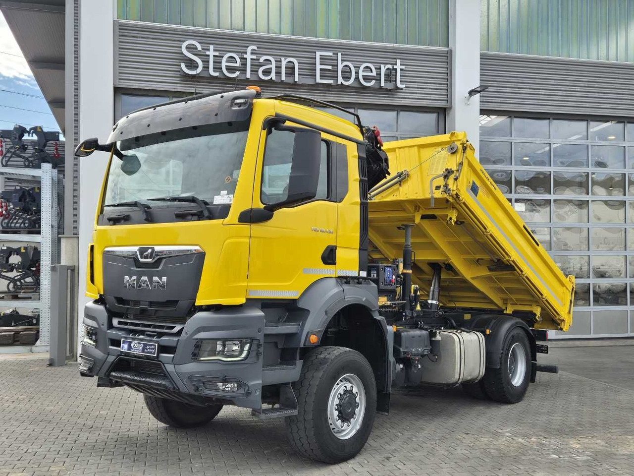 MAN TGS 18.430 4x4 BL Kran HMF 1130K-RCS Funk AHK - Autocarro ribaltabile: foto 2 MAN TGS 18.430 4x4 BL Kran HMF 1130K-RCS Funk AHK - Autocarro ribaltabile: foto 2