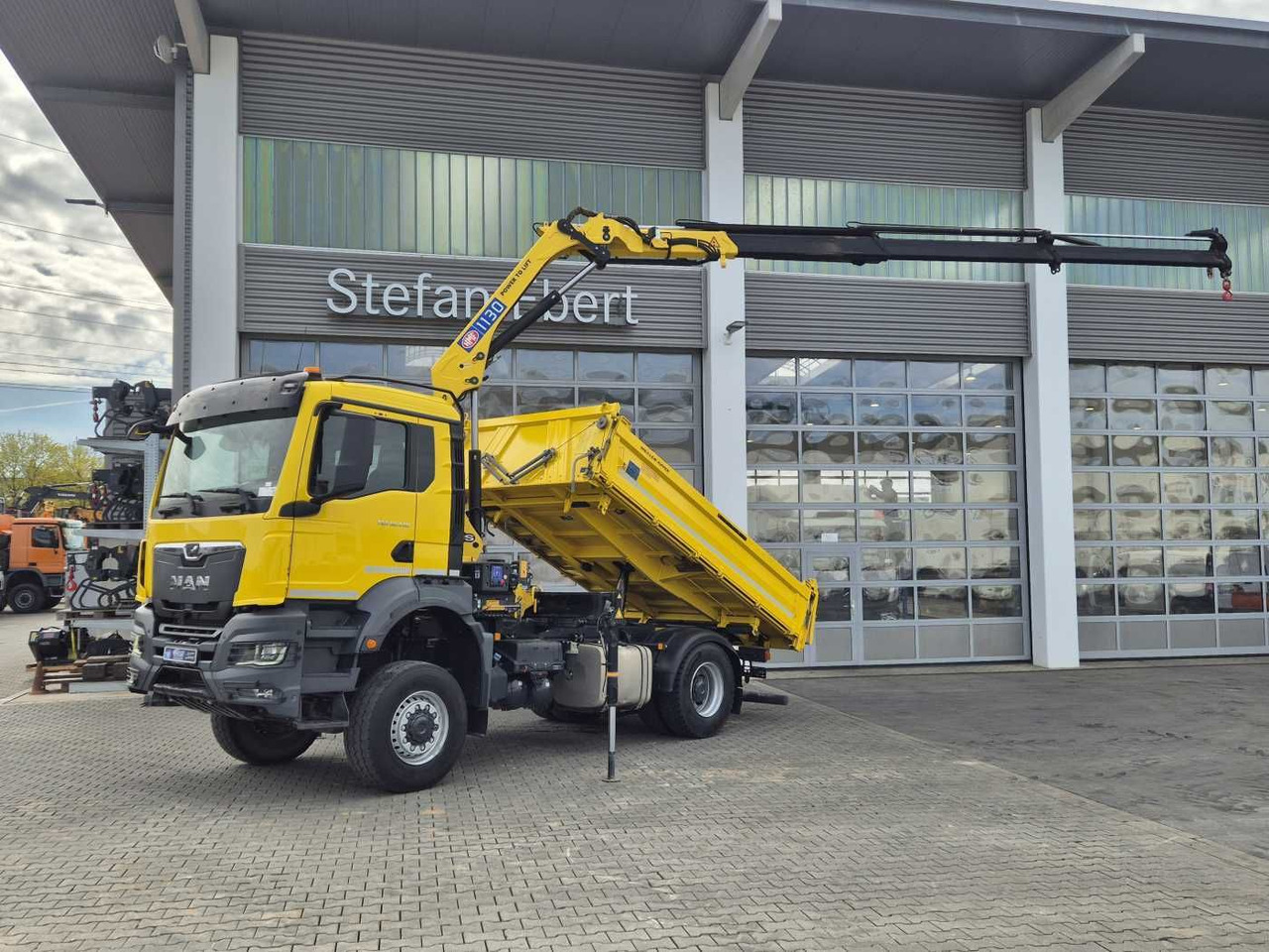 MAN TGS 18.430 4x4 BL Kran HMF 1130K-RCS Funk AHK - Autocarro ribaltabile: foto 1 MAN TGS 18.430 4x4 BL Kran HMF 1130K-RCS Funk AHK - Autocarro ribaltabile: foto 1