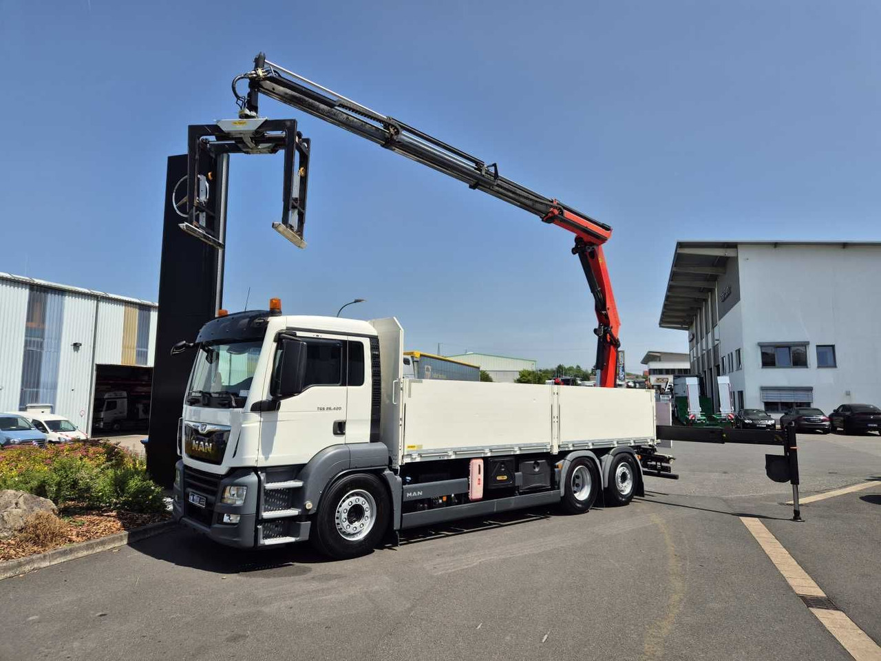 MAN TGS 26.420 6x2-4 LL Palfinger PK 22002-EH B Funk - Autocarro con pianale/ Cassone fisso: foto 1 MAN TGS 26.420 6x2-4 LL Palfinger PK 22002-EH B Funk - Autocarro con pianale/ Cassone fisso: foto 1
