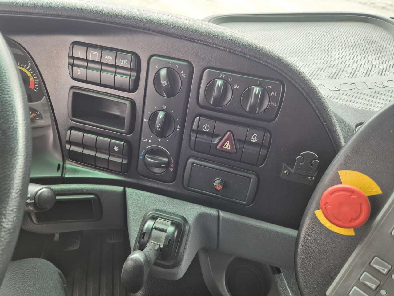 Leasing di  Mercedes-Benz Actros 2032 A 4x4 Bucher STKF 9500 Airport 30x Mercedes-Benz Actros 2032 A 4x4 Bucher STKF 9500 Airport 30x: foto 13