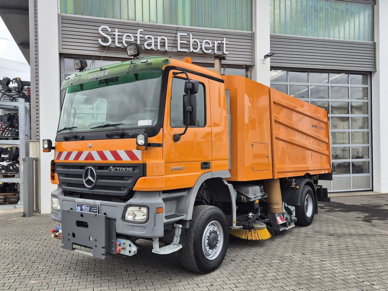 Mercedes-Benz Actros 2032 A 4x4 Bucher STKF 9500 Airport 30x - Spazzatrice stradale: foto 1 Mercedes-Benz Actros 2032 A 4x4 Bucher STKF 9500 Airport 30x - Spazzatrice stradale: foto 1