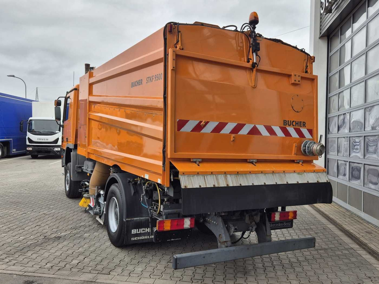 Spazzatrice stradale Mercedes-Benz Actros 2032 A 4x4 Bucher STKF 9500 Airport 30x: foto 7